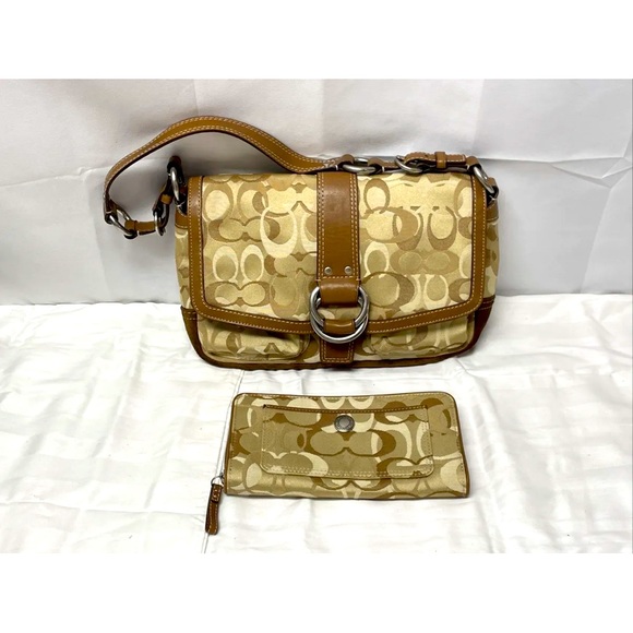 Coach 2pc Set Bag and Wallet w/ Dust bag Rare Excellent Condition no call outs - Picture 16 of 16